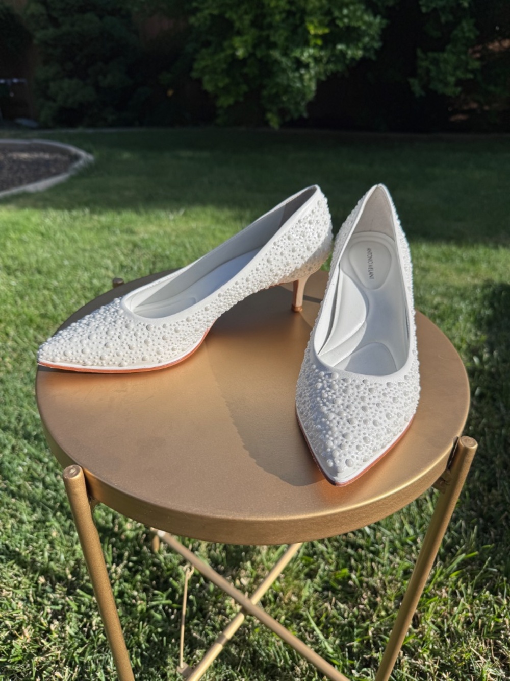 Size 8 Antonio Melani Pearl Embellished Kitten Heel Pumps - Picture 4 of 11